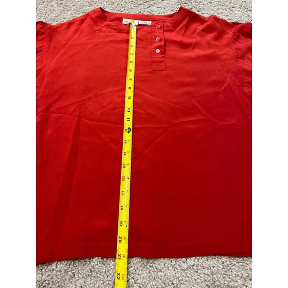 Vtg Liz Claiborne Womens Red 100% Silk Shirt Size 8 Made In Hong Kong 3 Button - Picture 4 of 7